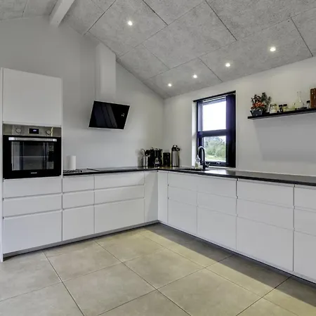 Juho - 900m From The Sea By Interhome Feriehus